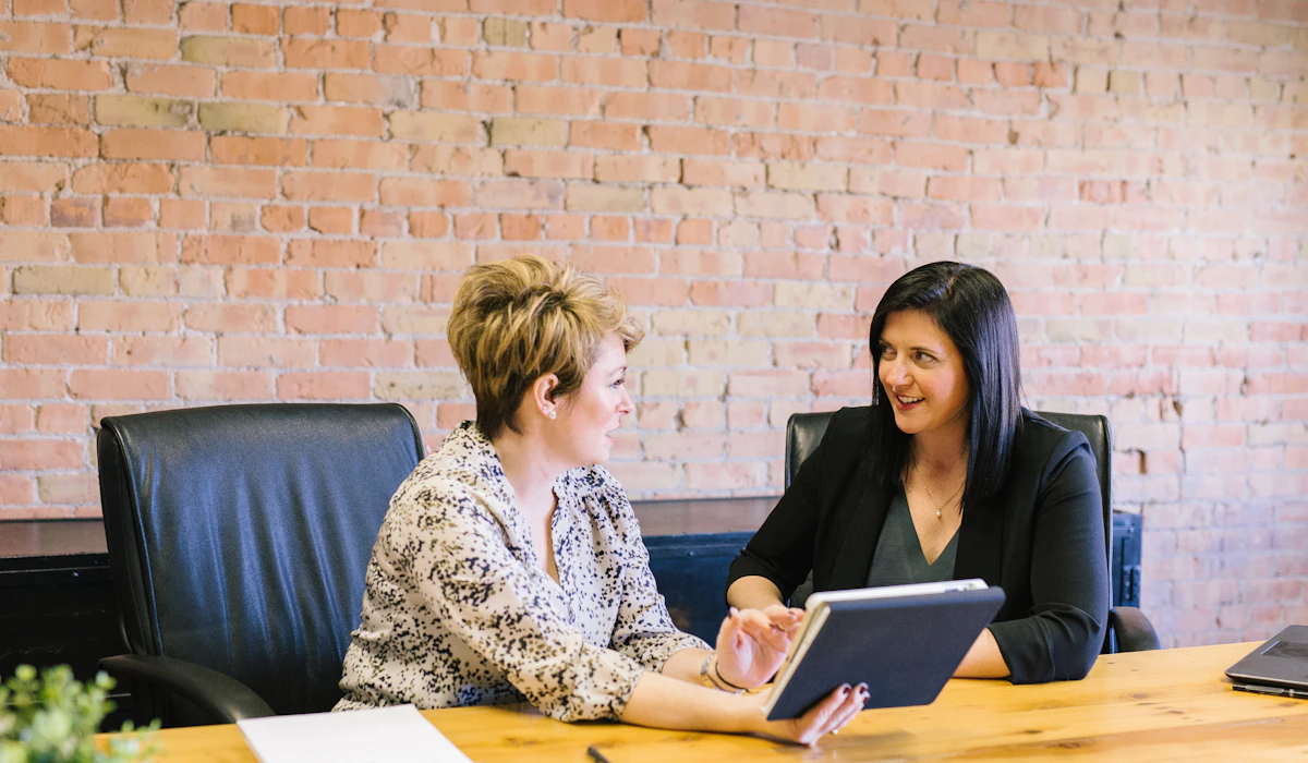 Expert career counsellor helping a student plan a clear confident career path