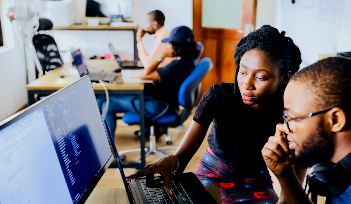 Expert mentor providing personalised one-on-one guidance to a student in Eduroutes E-Mentorship Program